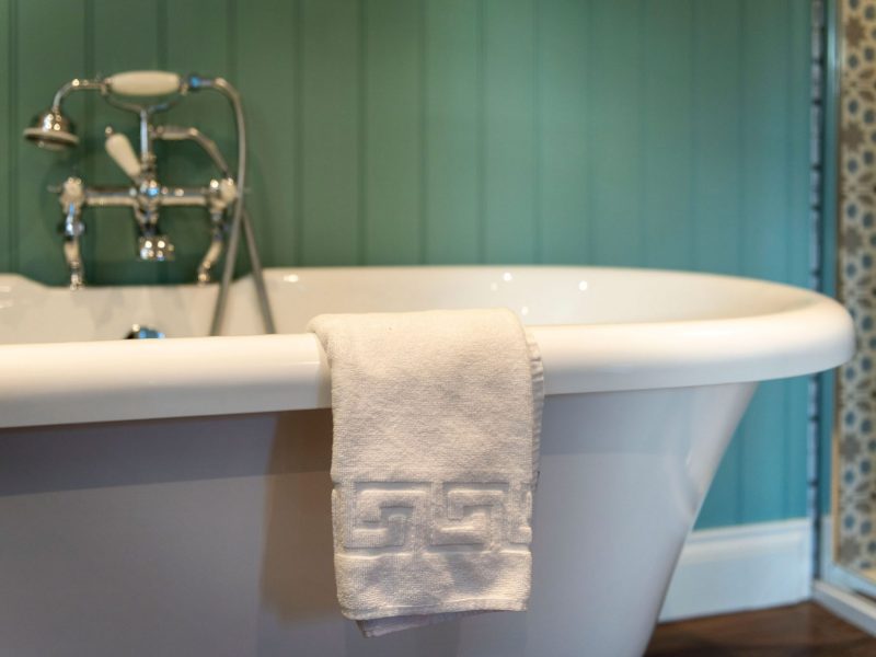 farriers-cottage_HiddenRiverCabins Bathroom