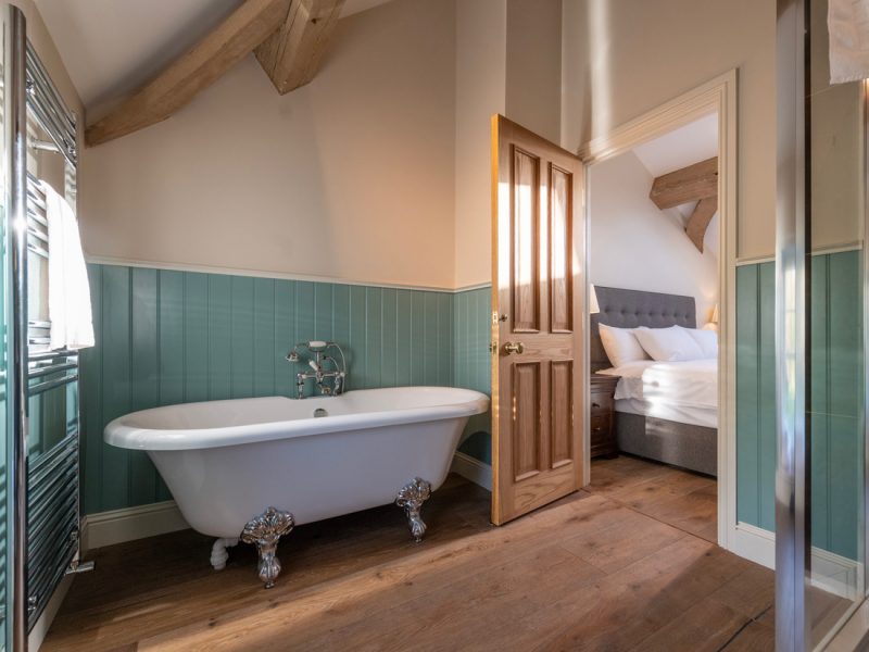 Arch Cottage_Hidden River Cabins bathroom